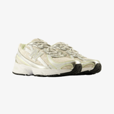 womens new balance 740 (moonbeam/light metallic silver)