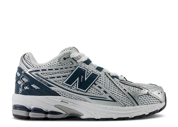 gradeschool new balance 1906 (silver metallic/deep ocean)