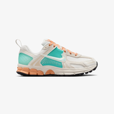 gradeschool nike vomero 5 (sail/orange chalk)