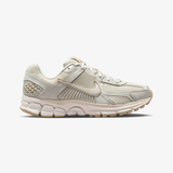 womens nike zoom vomero 5 (light bone)