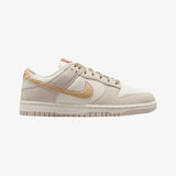 womens nike dunk low se (sail/linen-lt orewood)