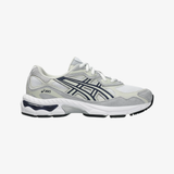 gradeschool asics gel-nyc (white/lake grey)