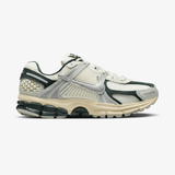 womens nike zoom vomero 5 (sail/metallic silver)