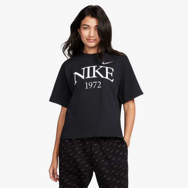 womens nike sportswear classic s/s tee (black)