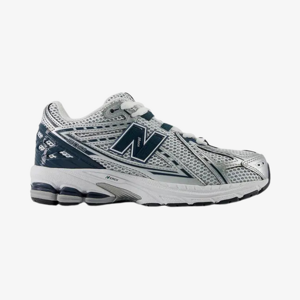 gradeschool new balance 1906 (silver metallic/deep ocean)
