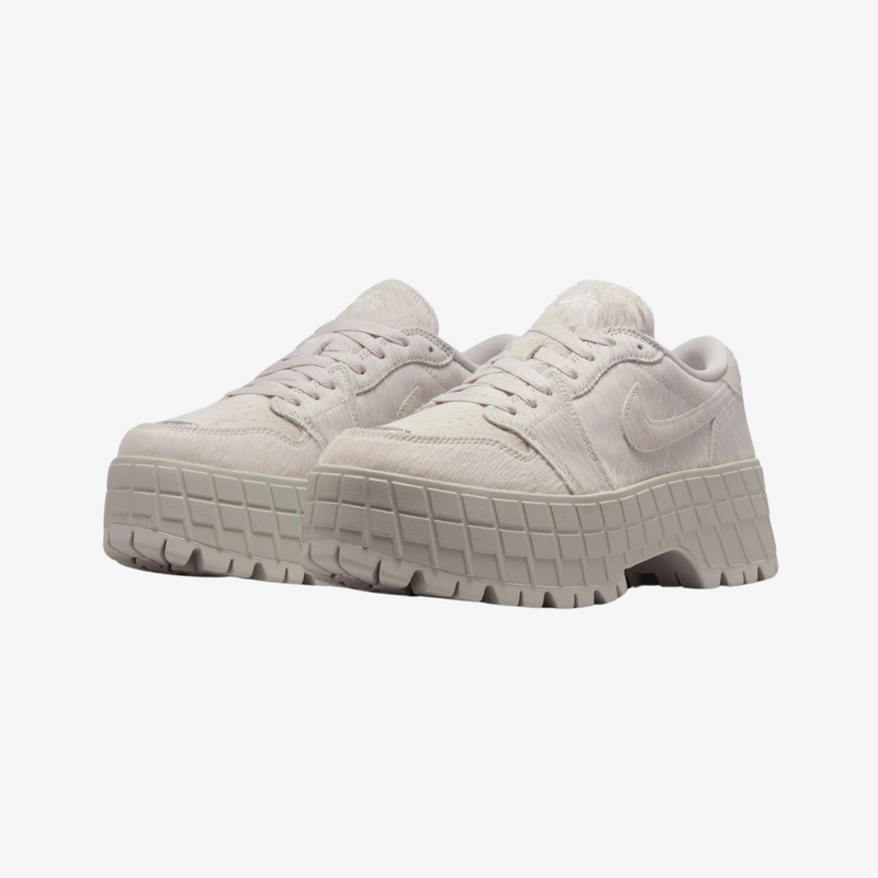 womens air jordan 1 brooklyn low (light bone/metallic silver)