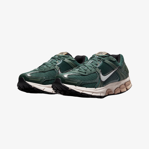 womens nike zoom vomero 5 (vintage green/chrome)