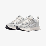 preschool nike vomero 5 (photon dust/chrome-gridiron-sail)