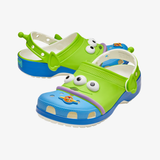gradeschool crocs x disney pixar's toy story alien classic clog (multicolor)