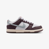 gradeschool nike nike dunk low se (white/glacier blue)