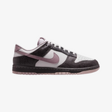 mens nike dunk low se (medium ash/violet/snakeskin)