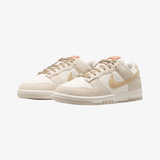 womens nike dunk low se (sail/linen-lt orewood)
