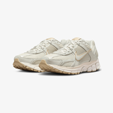 womens nike zoom vomero 5 (light bone)