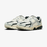 womens nike zoom vomero 5 (sail/metallic silver)