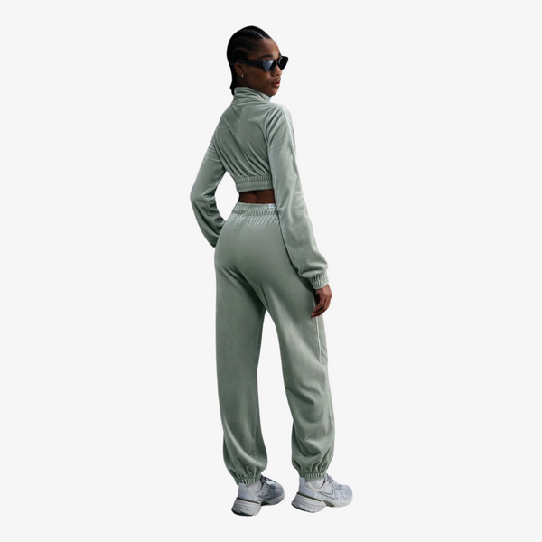 womens nike sportswear mid rise velour joggers (jade horizon)