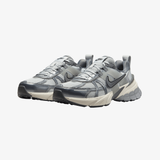womens nike v2k run (pure platinum/metallic cool grey)