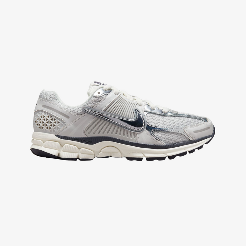 womens nike zoom vomero 5 (photon dust/chrome)