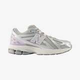 gradeschool new balance 1906 (silver metallic/milk violet)