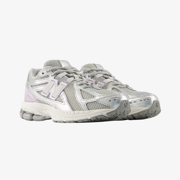 gradeschool new balance 1906 (silver metallic/milk violet)