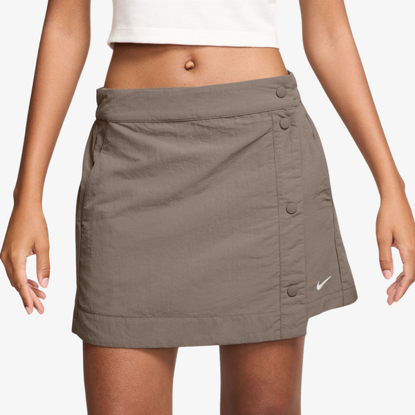 womens nike sportswear essential woven skirt (mink brown)