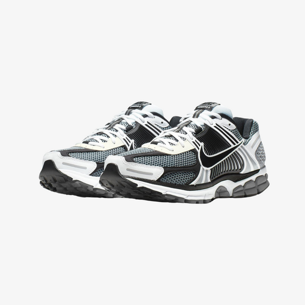 mens nike zoom vomero 5 se sp (dark grey/black)