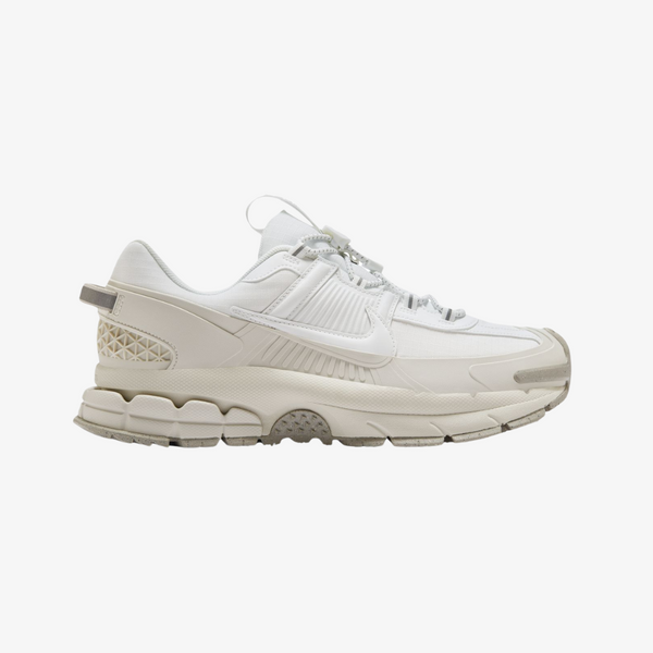 mens nike zoom vomero roam (summit white/light bone)