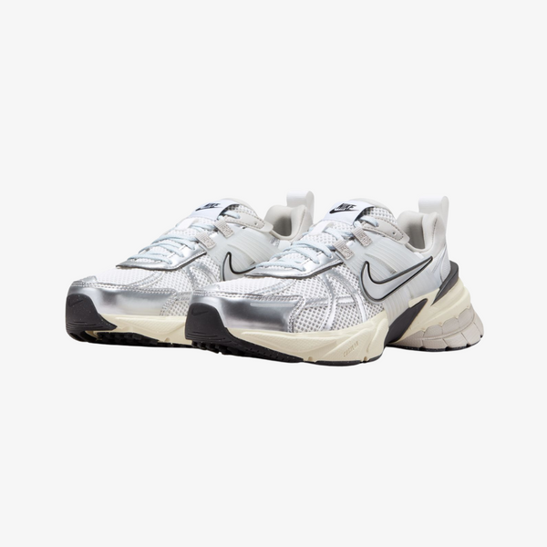 womens nike v2k run (summit white/metallic silver)