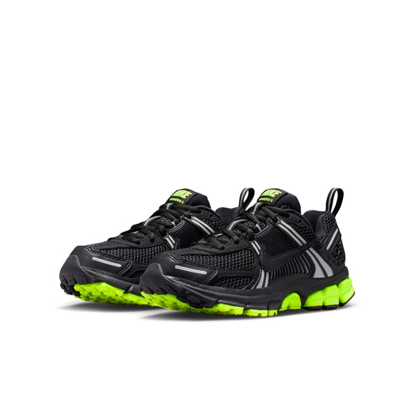 gradeschool nike vomero 5 (black/volt)