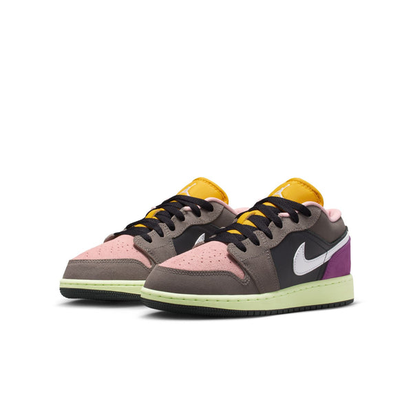 gradeschool jordan 1 low se (oil grey/white)