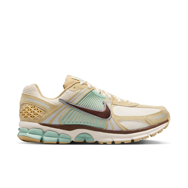 mens nike zoom vomero 5 se (team gold/fauna brown)