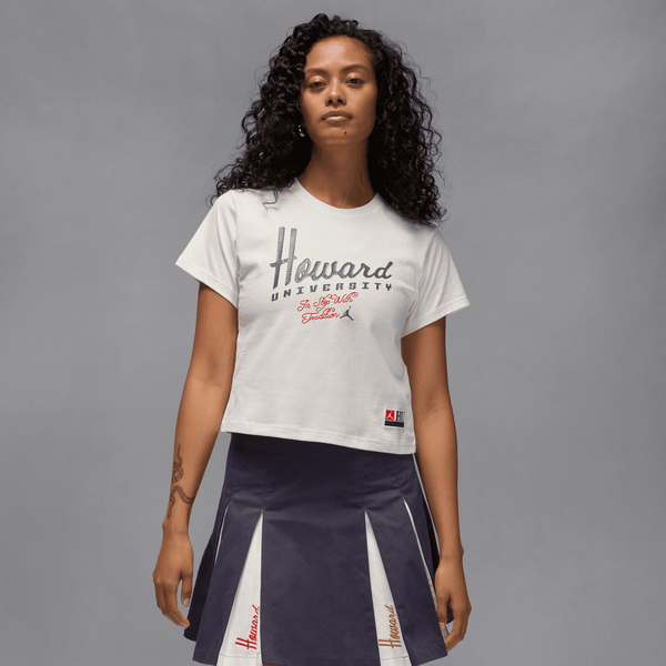 women jordans gfx s/s tee (sail/university red)