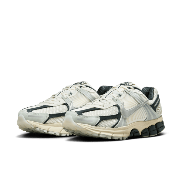 womens nike zoom vomero 5 (sail/metallic silver)