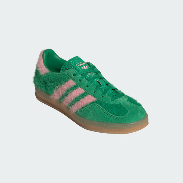 womens adidas gazelle indoor (green/glow pink/gum)