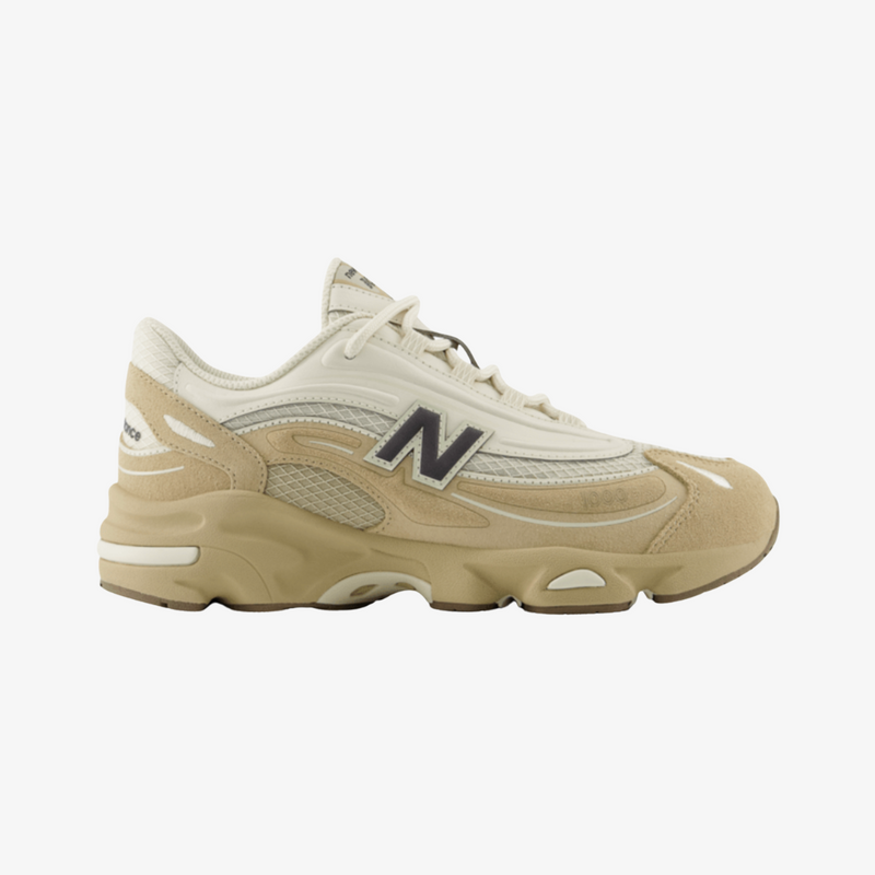 gradeschool new balance 1000 (parchment)