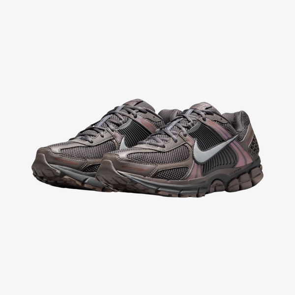 mens nike zoom vomero 5 (cave stone/metallic silver)