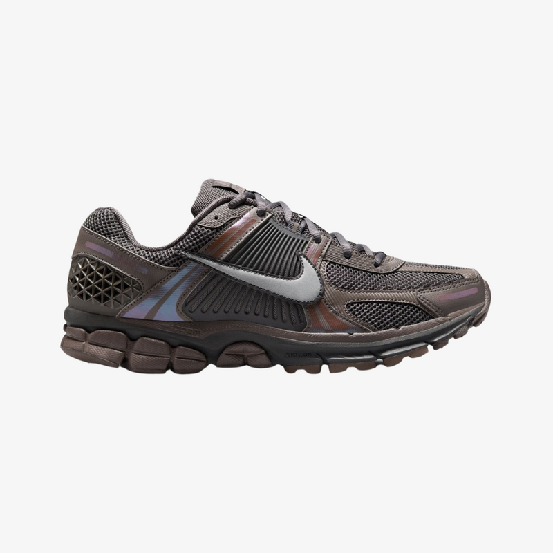 mens nike zoom vomero 5 (cave stone/metallic silver)