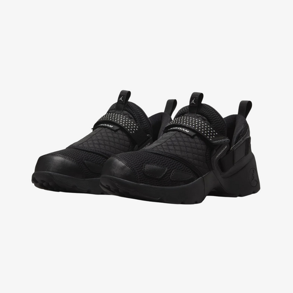 womens jordan trunner lx (black)