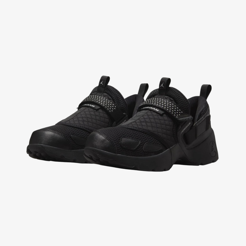 womens jordan trunner lx (black)