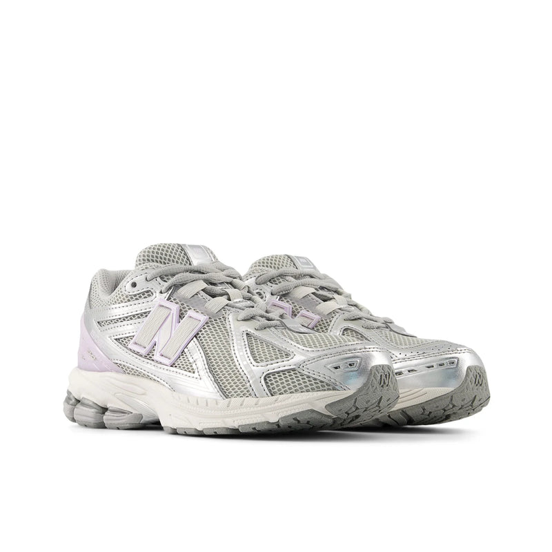 gradeschool new balance 1906 (silver metallic/milk violet)